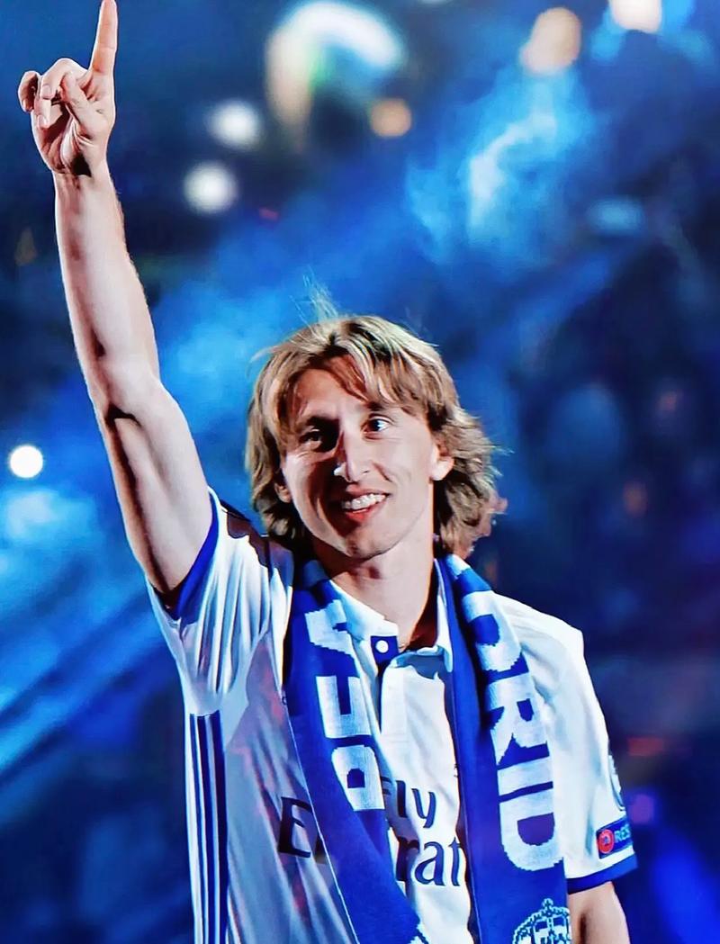 欲登天际揽苍穹！维金斯底线突破一步起飞上演滑翔重扣