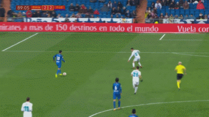 球星关键球命中后转身太霸气