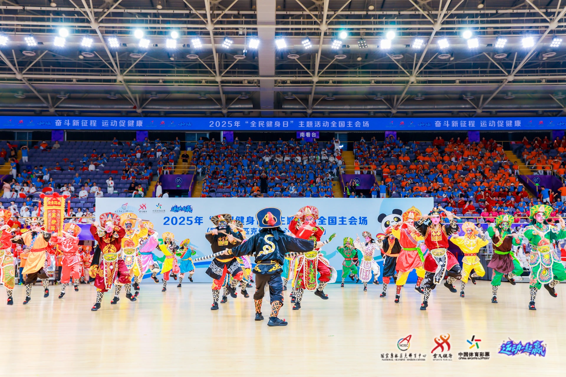 巴西国际新任主帅说球队穿粉色球衣看着像同性恋，事后道歉